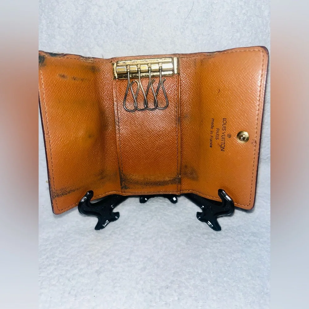 Louis Vuitton 4 Ring Key Holder - Picture 9 of 12